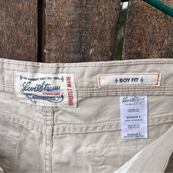 Levi’s Boy Fit Cream Bermuda Shorts NWT Sz 8 Misses - Picture 6 of 13